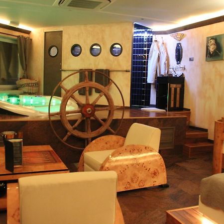 Bubble Lounge Hotel Hooglede Экстерьер фото